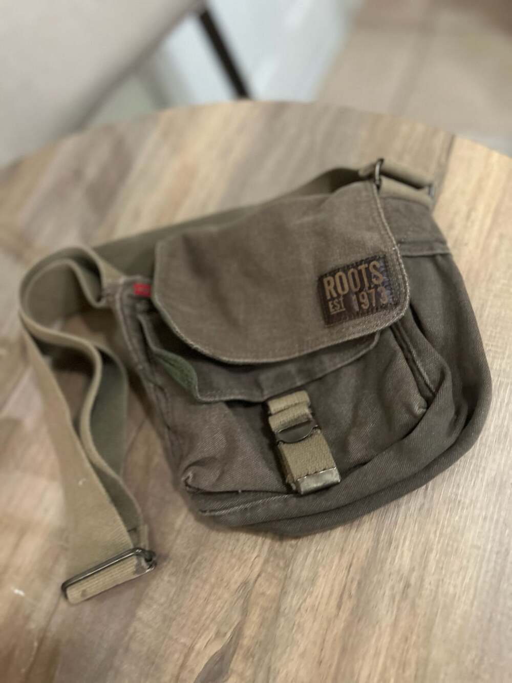 Roots Canvas Crossbody Shoulder Bag Green R-7303